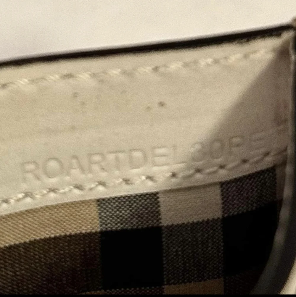 Beautiful Cream-White Leather Burberry card holder wallet